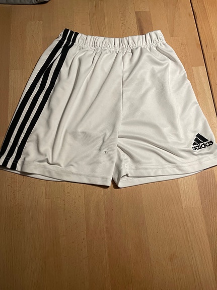 Valkoiset shortsit