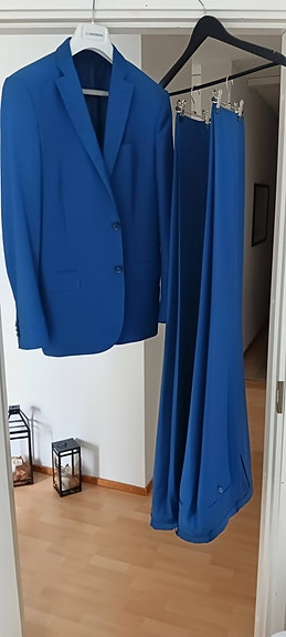 J. Lindeberg laadukas sininen miesten puku koko L Slim Fit (kahdet housut)