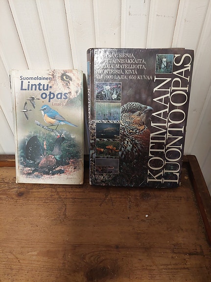 Suomalainen lintuopas ja Kotimaan luonto-opas kirjat