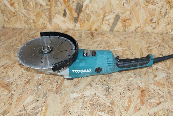 Makita iso kulmahiomakone