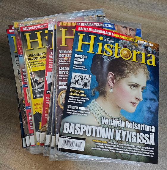 Historia-lehtiä nippu