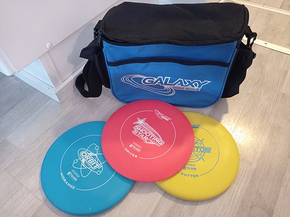 Galaxy Disc Golf frisbeegolfkassi ja kiekkoja