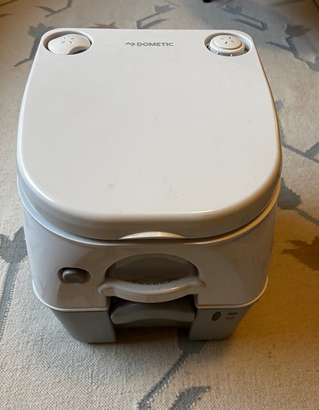 Dometic kannettava kemiallinen wc harmaa