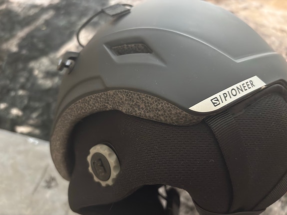 Salomon pioneer laskettelukypärä