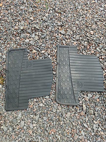 Toyota Corolla Verso lattiamatot taakse