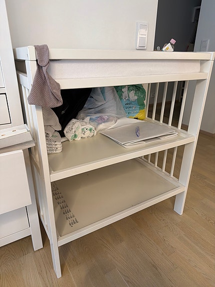 IKEA hoitopöytä valkoinen