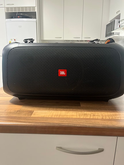 JBL Bluetooth-kaiutin mikillä JBL On-the-go