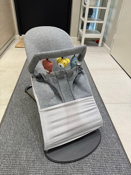 BabyBjörn Bliss Sitteri + lelukaari