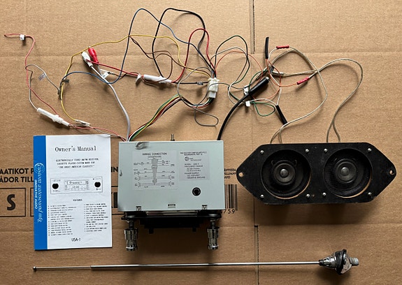 Custom Autosoundin radiokasettisoitin 1965-1966 Ford Mustang
