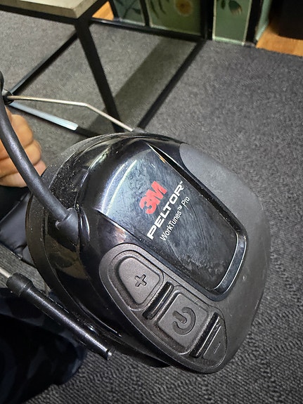 3M Peltor WorkTunes Pro -kuulosuojaimet radiolla