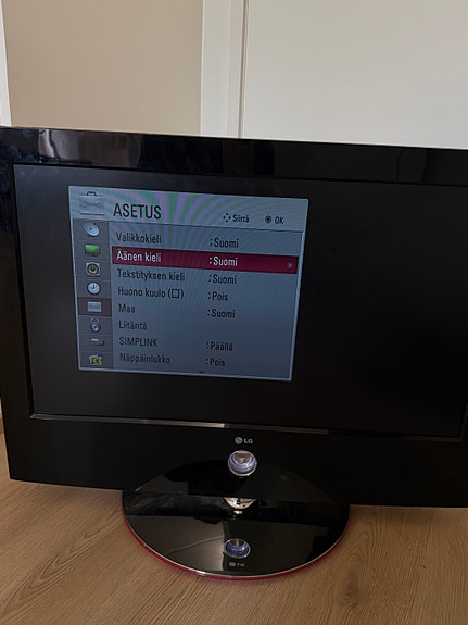 Tyylikäs LG 32" "Scarlet" -televisio punaisella taustalla (ei Smart TV)