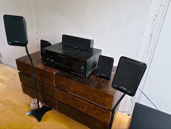 Sony STR-DG820 AV-vahvistin + Yamaha NS-C20 / NS-B20 kaiuttimet ja subwoofer