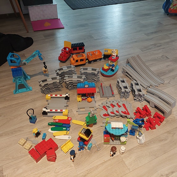 Lego duplo interaktiivinen junarata