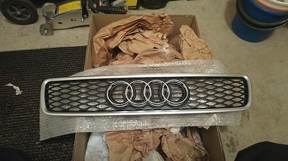 Uusi audi rs4 b5 oem maski