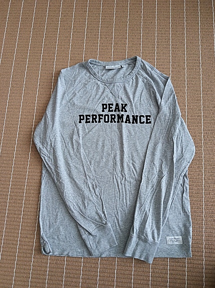 Peak Performance paita