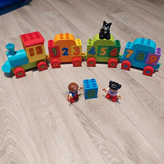 Lego duplo ensimmäinen junani