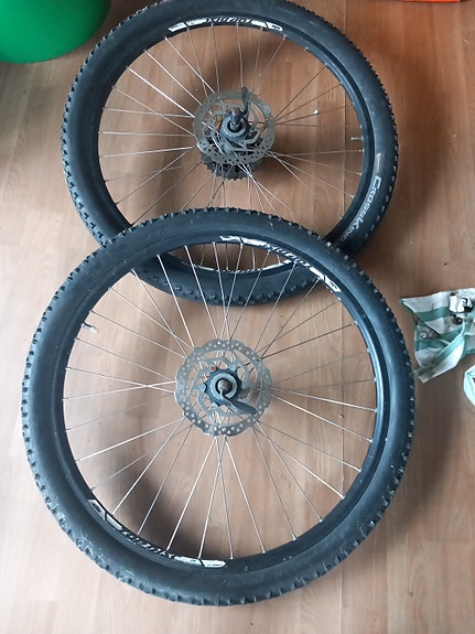 MAASTOPYÖRÄN VANTEET 26"