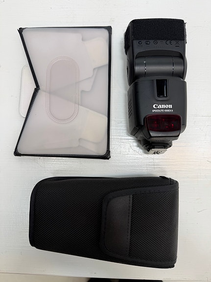 Canon Speedlite 430EX II kameran salama