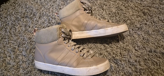 Adidas talvikengät