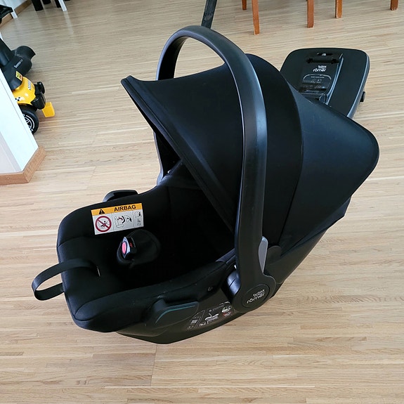 Britax Baby-Safe Core -turvakaukalo + Core -jalusta