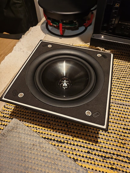 KEF Ci200QS uppokaiutin