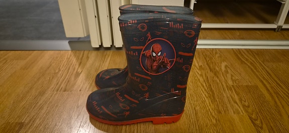 Spider man kumisaappaat