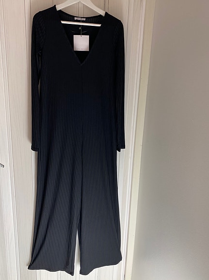 Zara Trafaluc musta jumpsuit, koko M