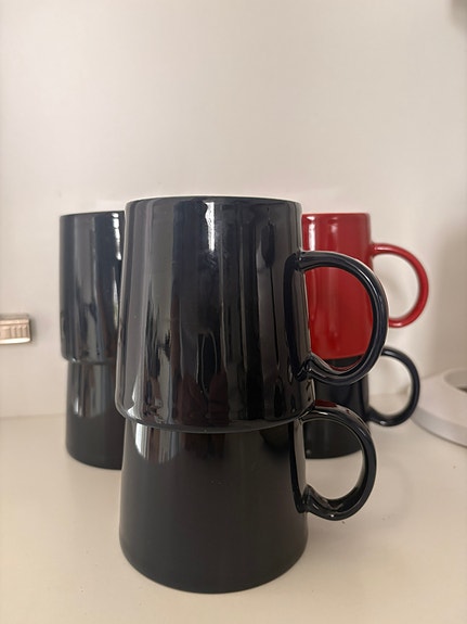 Iittala Teema mukit tummansininen ja punainen