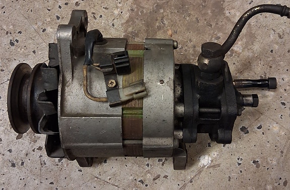 Toyota HJ-60 laturi alipainepumpulla