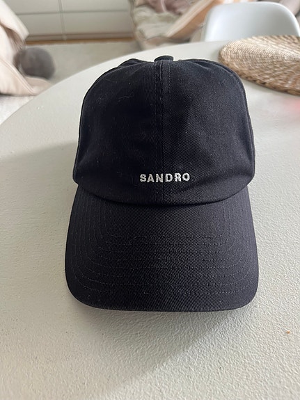 Sandro musta lippalakki unisex