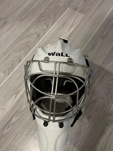Wall w 1 kid maski