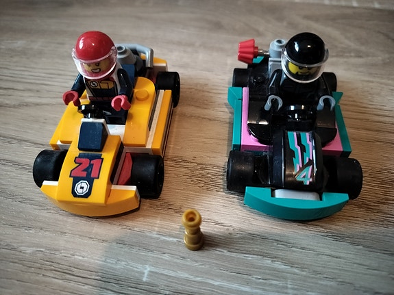 LEGO® City Go-Kart-autot ja kilpakuljettajat