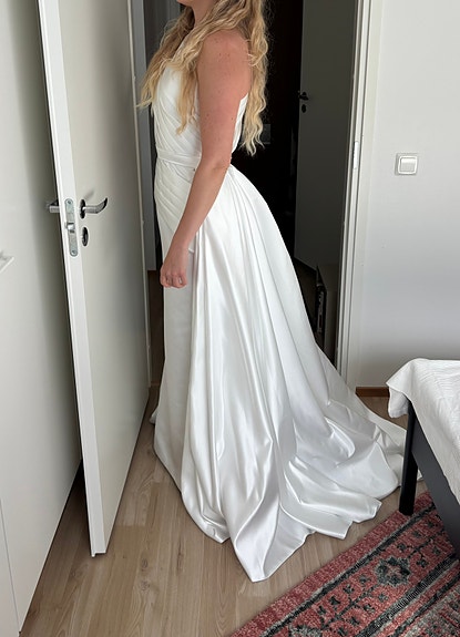Uusi Hääpuku, koko 38/M