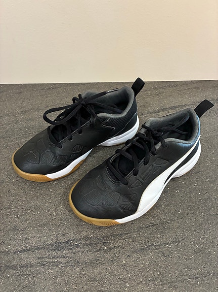 Puma lasten sisäpelikengät koko 33 musta unisex