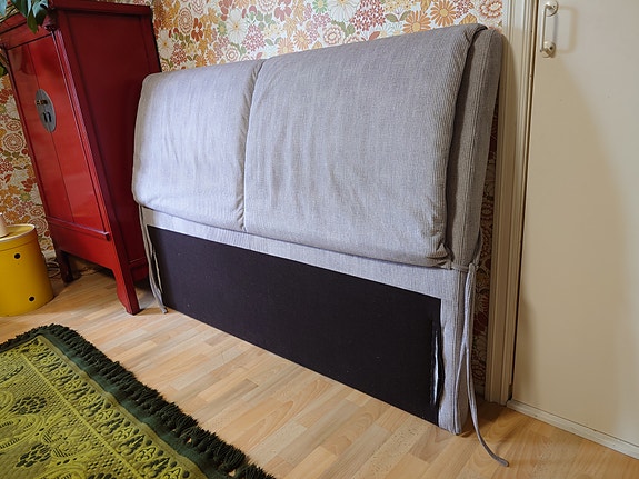 Sängynpääty 160 cm leveään sänkyyn