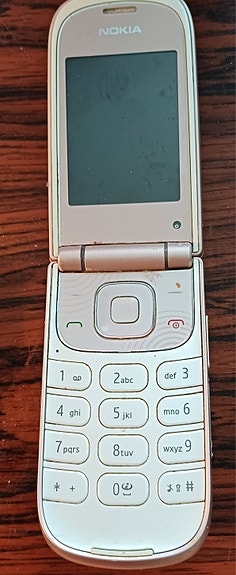 Nokia 3710 fold simpukka
