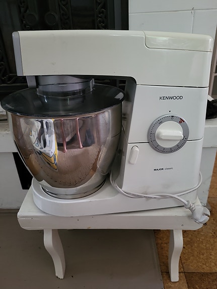 Kenwood yleiskone metallikulholla