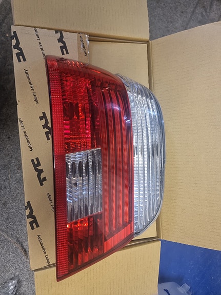 Bmw e39 sedan oem hella takavalot