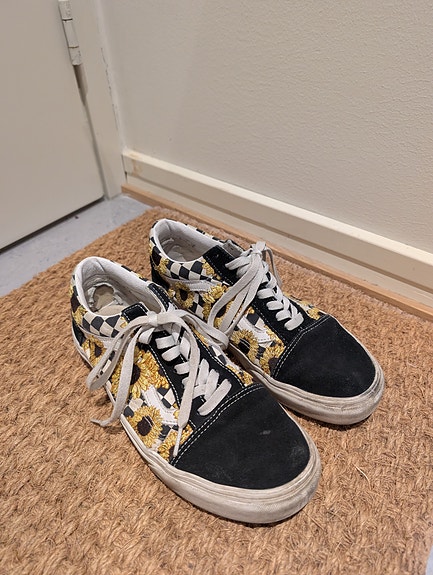 Vans tennarit koko 41 ruutukuviolla ja auringonkukilla