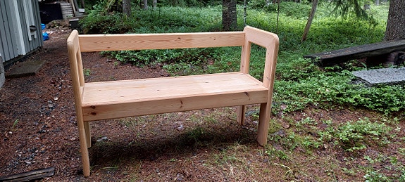 Puinen penkki