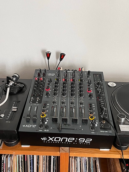 Allen & Heath Xone:92 DJ-mikseri ja case