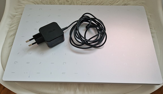 Asus kannettava tietokone 15" hopea