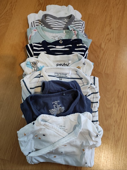 Paketti vauvan bodyja 8 kpl (koko 50/56)