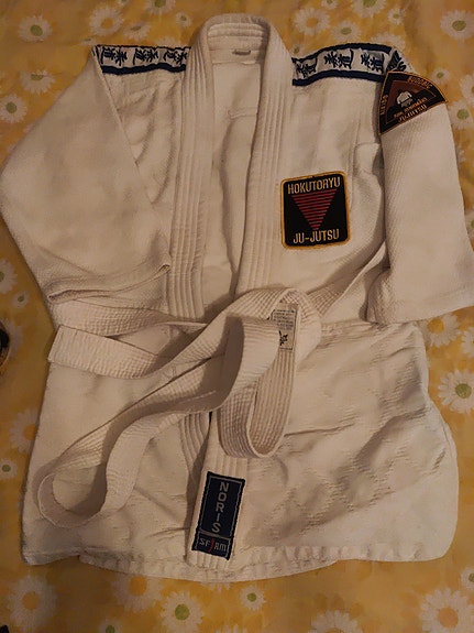 Judo/jujutsu takki koosta ei tietoa, ehkä 120/130