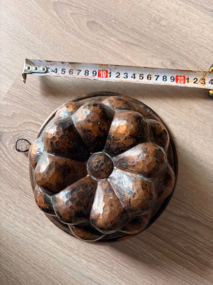 Vanha kuparinen kakkuvuoka ripustuslenkillä (19 cm)