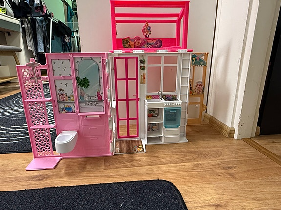 Barbie talo ja nuket