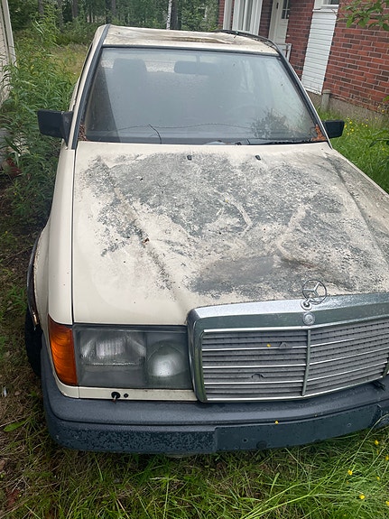 Mercedes-Benz etupuskuri ja maski