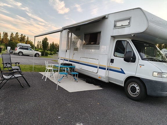 Vuokrattavana asuntoauto