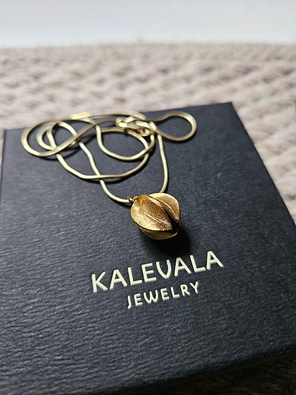 Kalevala Lumikukka-kaulakoru