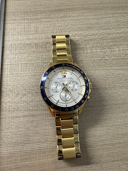 Tommy Hilfiger miesten rannekello metallirannekkeella